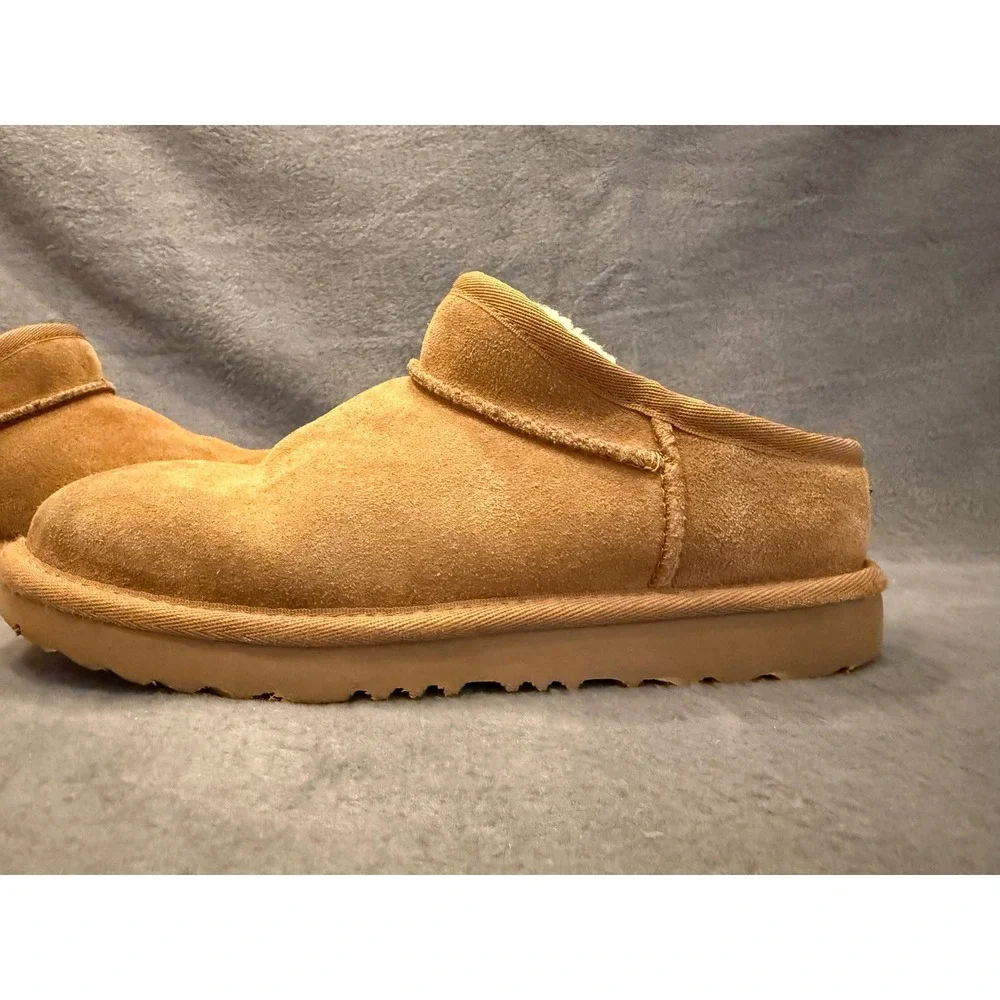 UGG Kids Classic Slipper Chestnut Suede Sheepskin Lining Slip On Shoes size 4